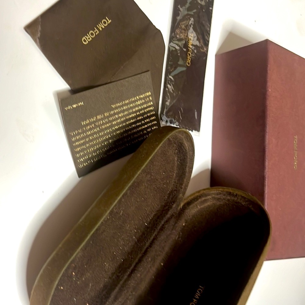 Tom Ford glasses case / sunglasses case and box new cloth and card set